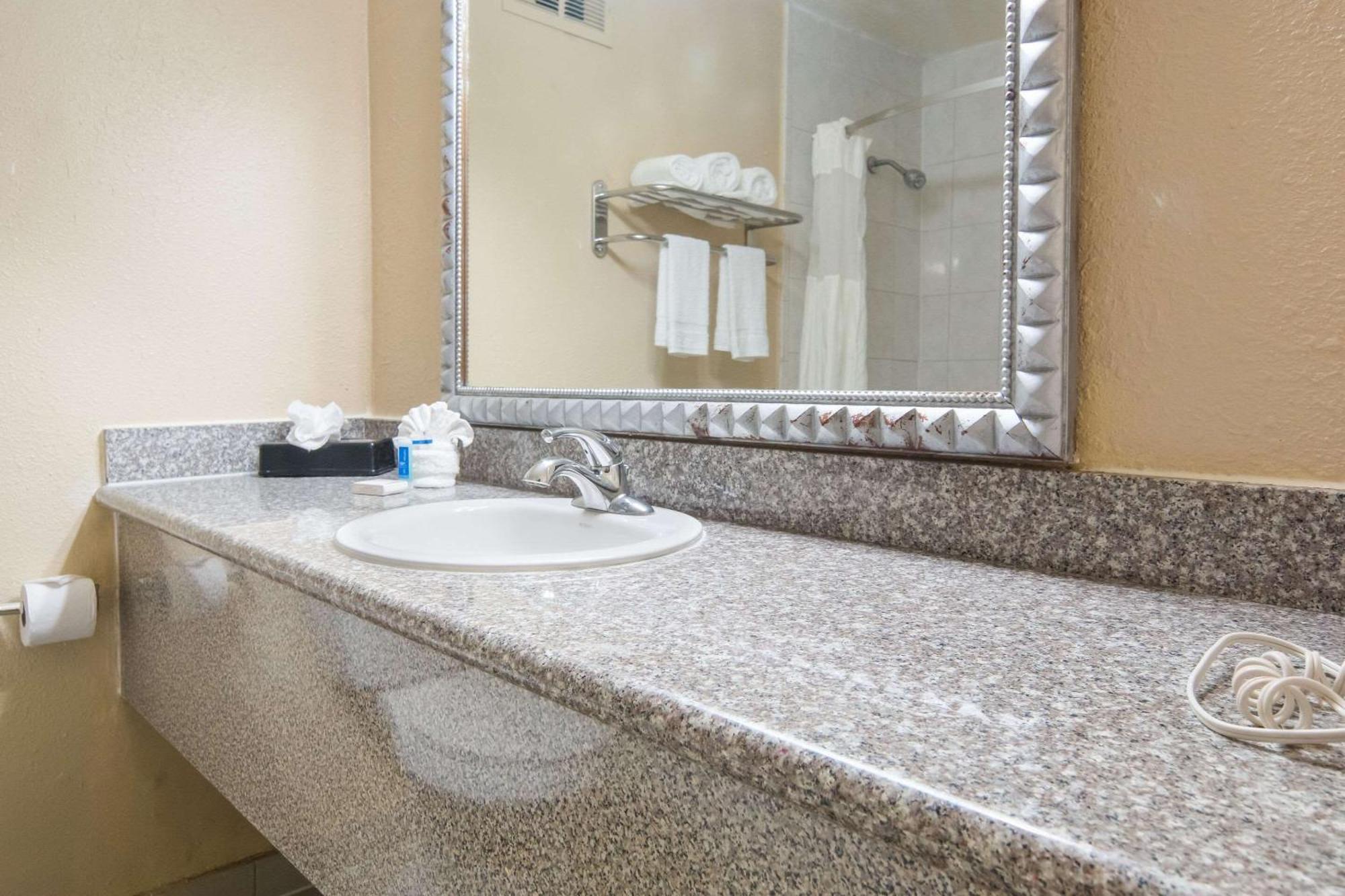 Rodeway Inn Duncanville Εξωτερικό φωτογραφία
